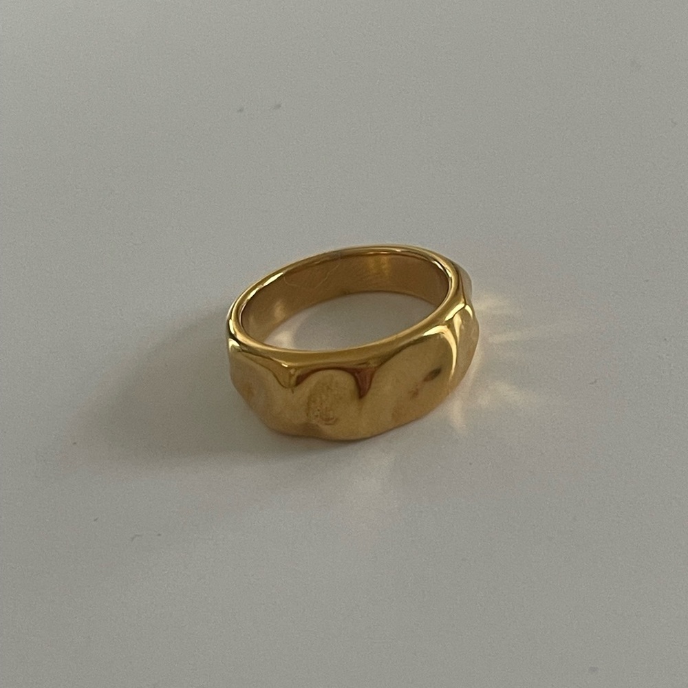 Gold Ring - Picture 3 of 3
